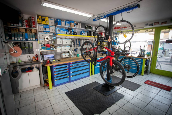 Huez Bike Hire bike store